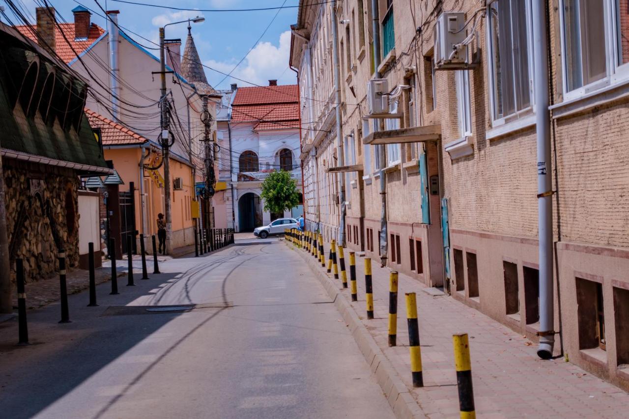 Vladstudio Turda Bagian luar foto